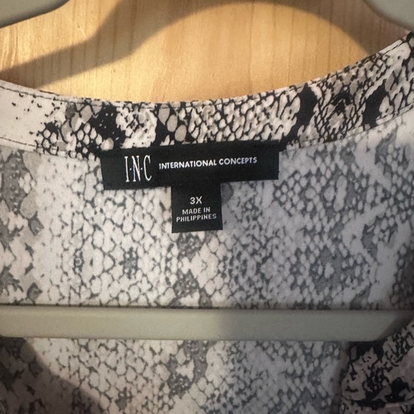 INC International Concepts Black Fitted Buttoned Blouse Plus Size 3XL - Picture 5 of 7